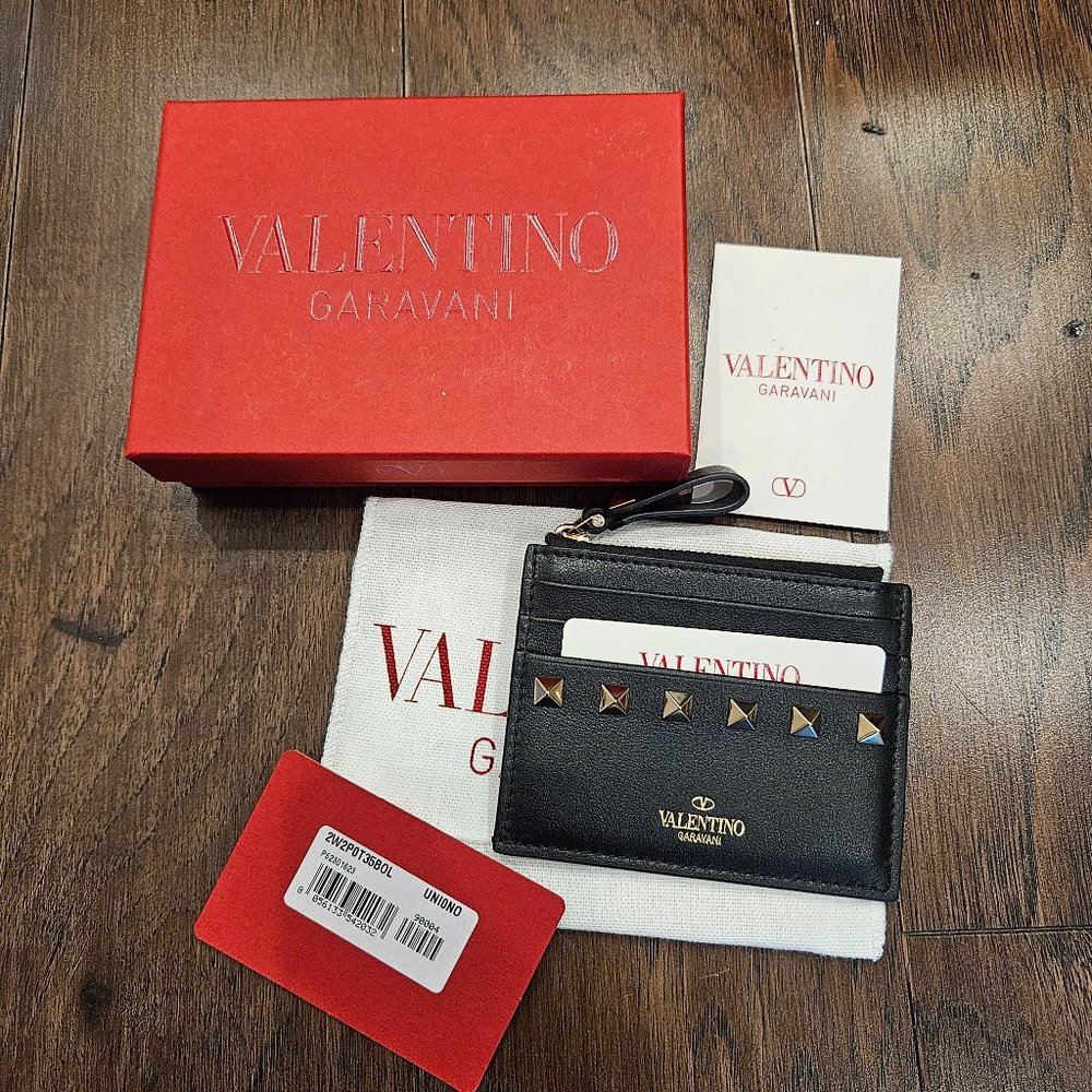 ROCKSTUD CALFSKIN CARDHOLDER WITH ZIPPER